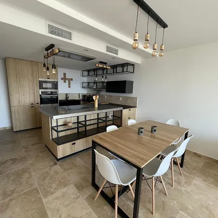 Maison Belle Vue 펜션 카발레르쉬르메르